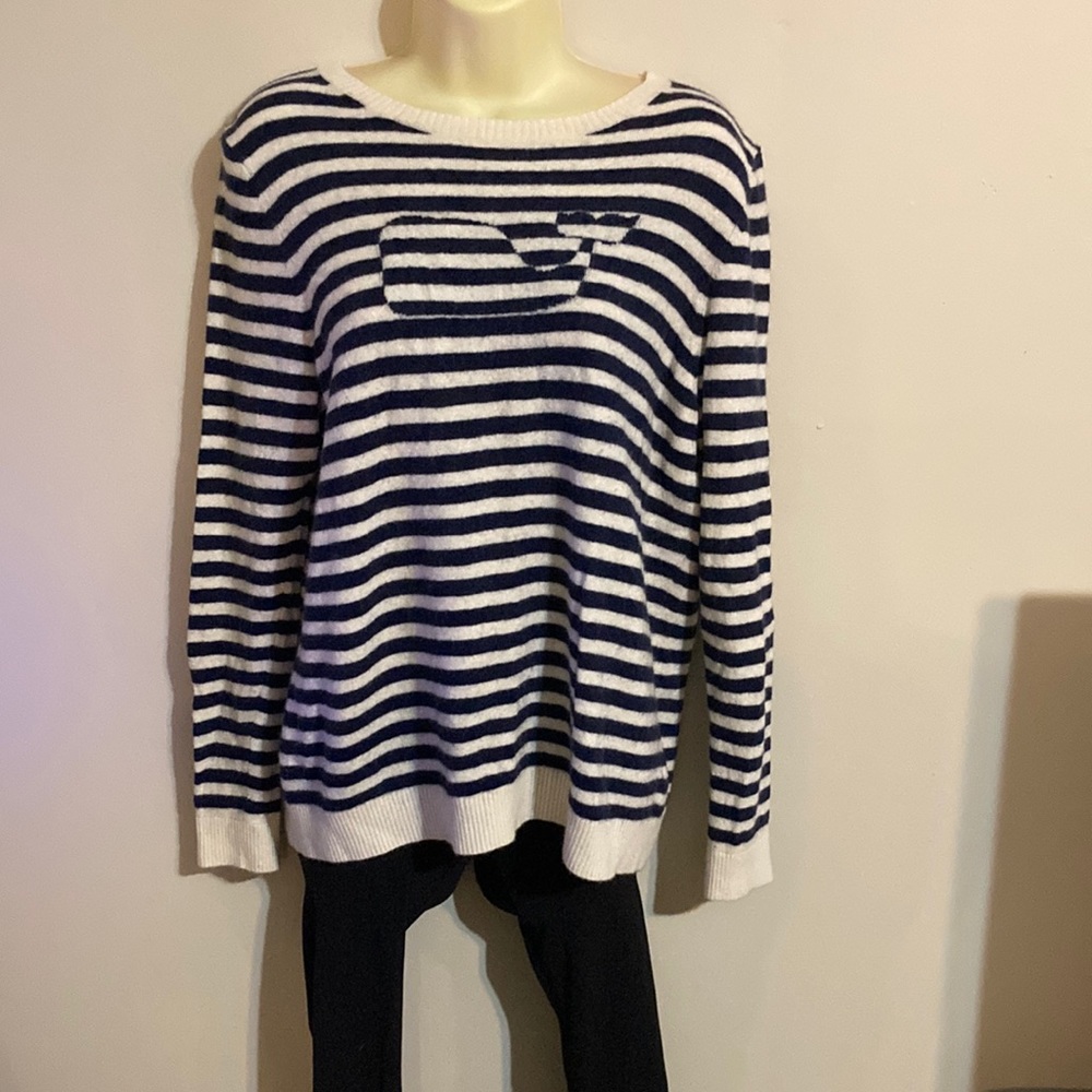 Vineyard Vine Top/Sweater Blue and White Stripes. NWOT.